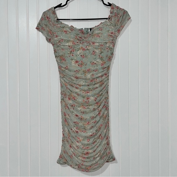 Windsor size medium green floral ruched dress - Picture 2 of 7